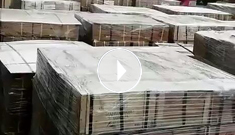 辰力吊裝帶、吊索具產(chǎn)品集裝箱排隊(duì)裝箱中，準(zhǔn)備出口